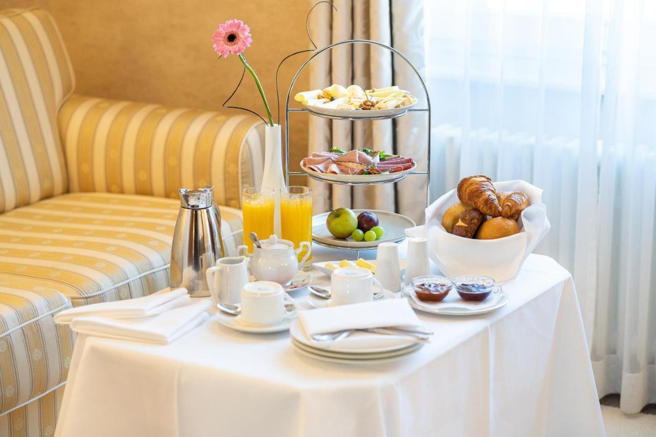 Seetelhotel Ahlbecker Hof Heringsdorf  Kültér fotó Room service