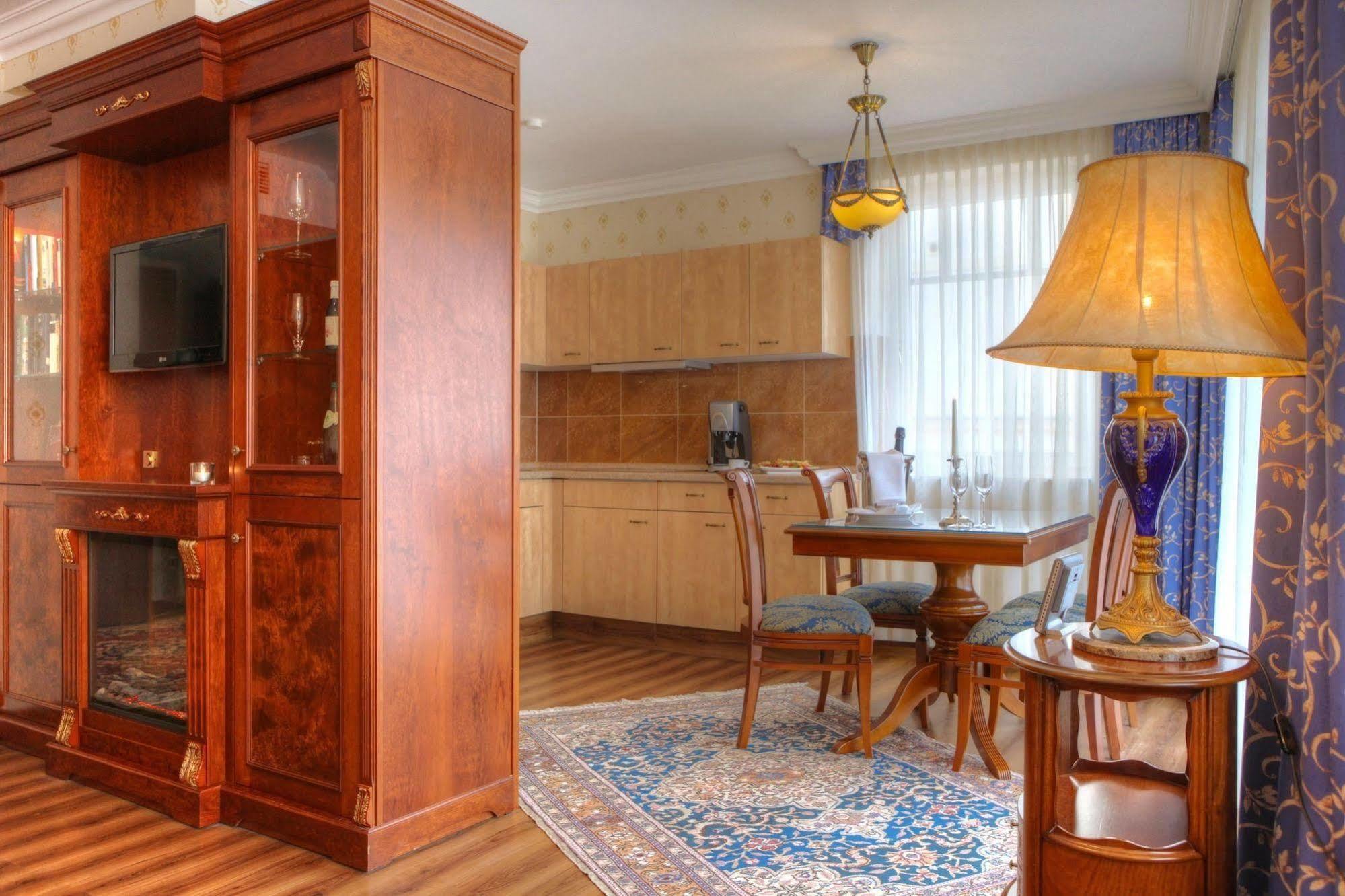 Seetelhotel Ahlbecker Hof Heringsdorf  Kültér fotó A typical apartment