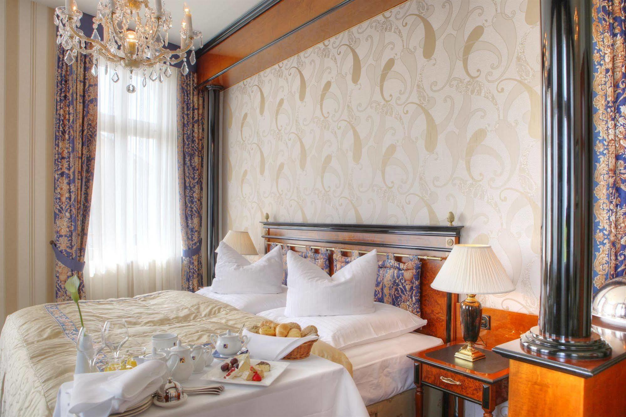 Seetelhotel Ahlbecker Hof Heringsdorf  Kültér fotó A room at the hotel
