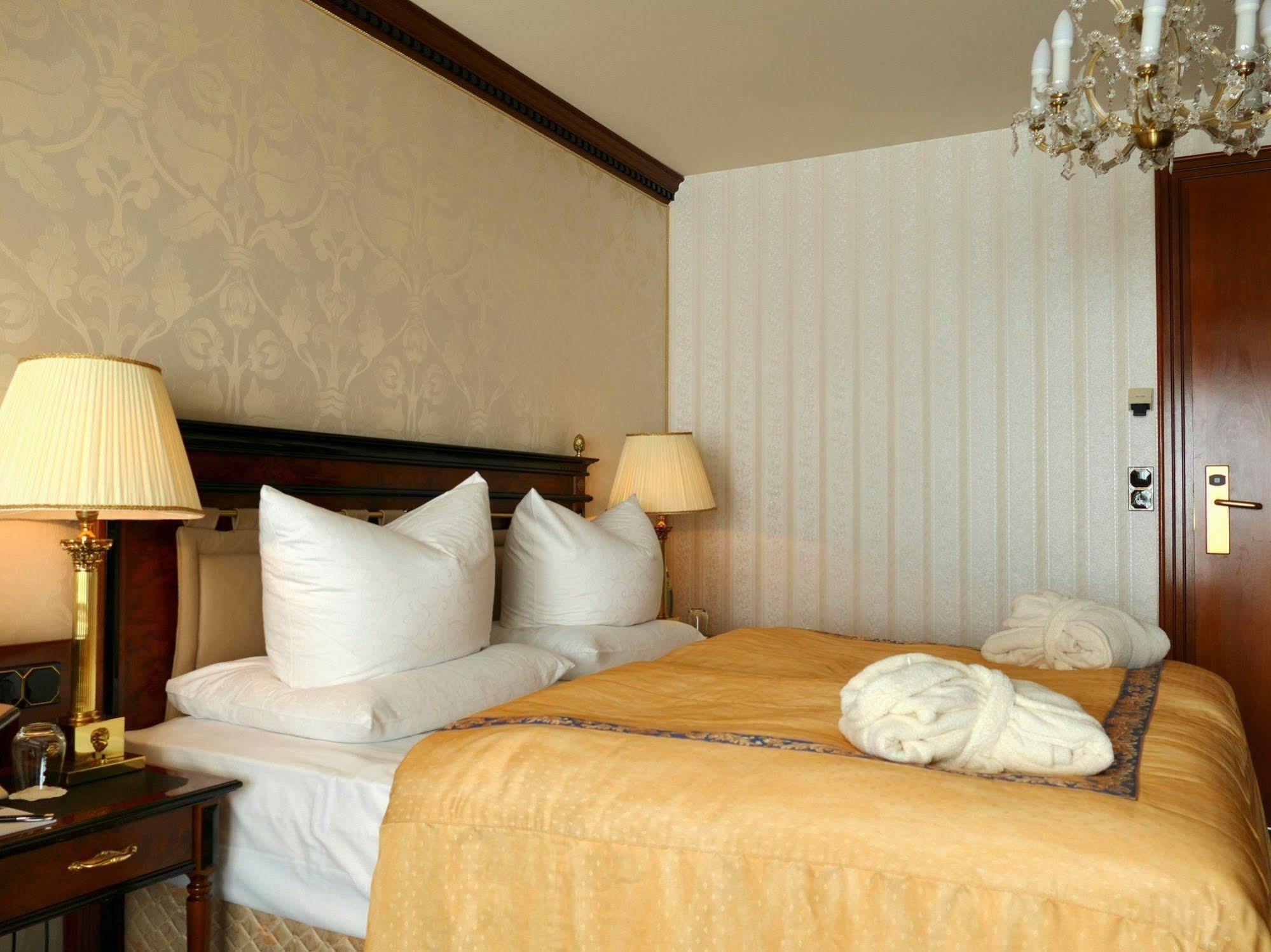 Seetelhotel Ahlbecker Hof Heringsdorf  Kültér fotó A room at the hotel